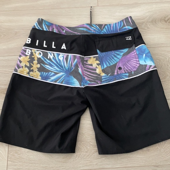 Billabong SwimShorts - Picture 2 of 3